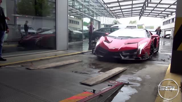 £3.4 Million Lamborghini Veneno Roadster: SPACESHIP SUPERCAR!