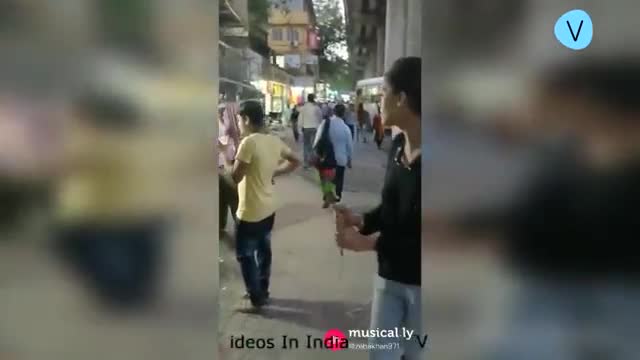 Beautiful Girl Proposed To The Boy In The Road ! Viral Video !!