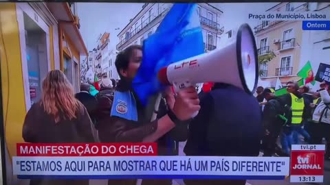 CN do Biden entalada na manifestação...