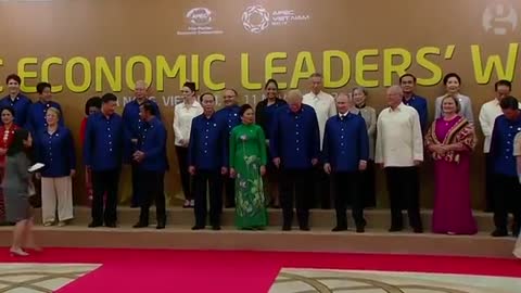 Donald Trump and Vladimir Putin shake hands at Apec