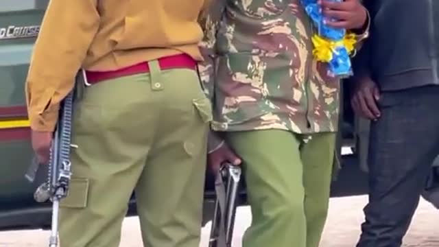 Father's Day: Son surprised his Cop Father with Lot's of Flowers on duty