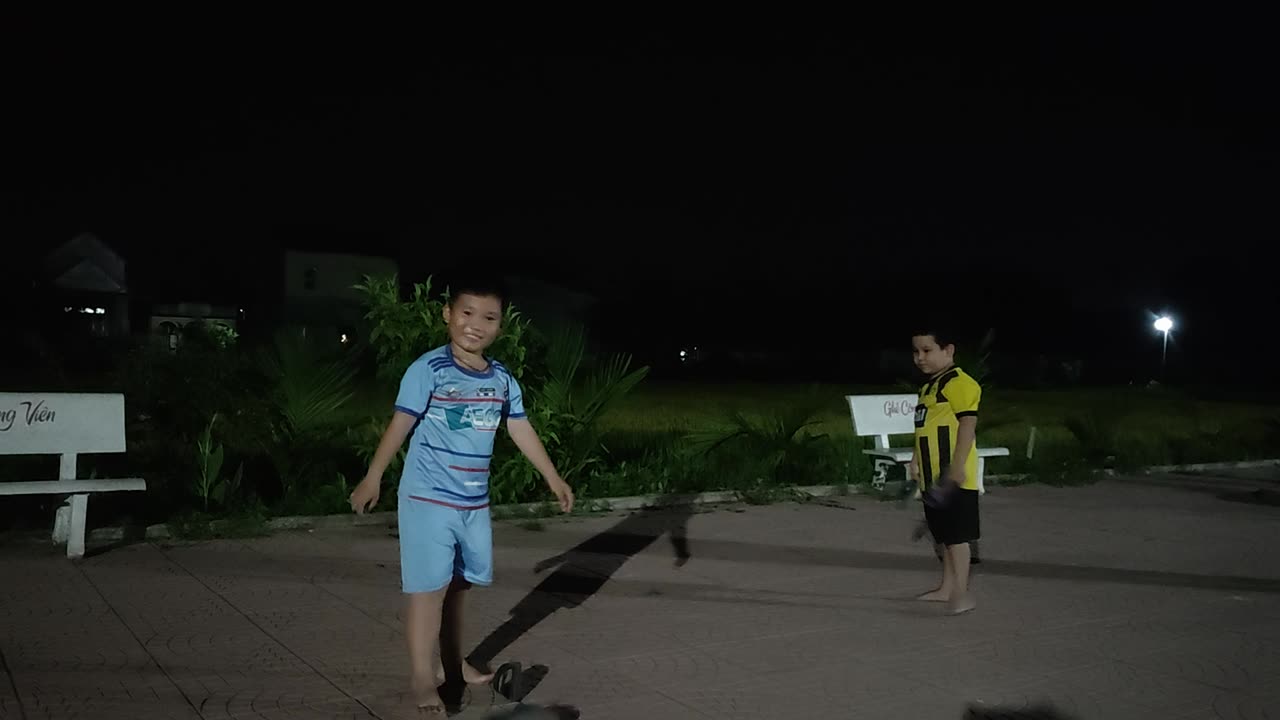 2 nhóc quậy