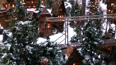 Christmas Model Train at the Huntington Bldg