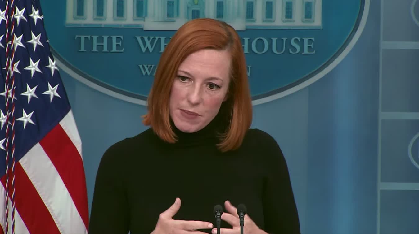 Peter Doocy asks Psaki why it's ok to sit in the White House briefing room with no masks, but not an airplane cabin