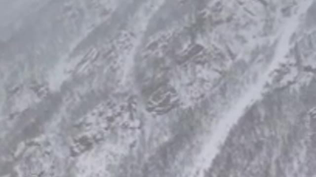 Horrifying avalanche on Mt. Elbrus in Russia caught on camera 00:43