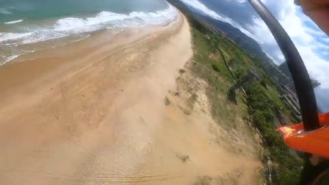 Watch the moment of skydiving