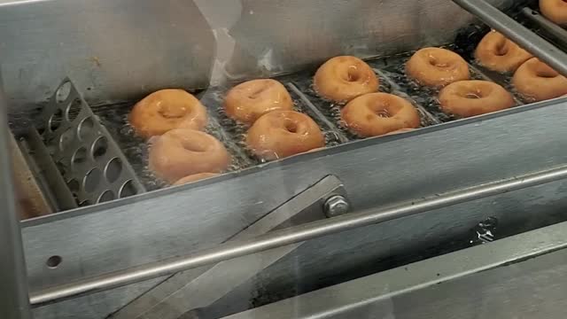 Thats how they make yummy Mini Doughnuts!!!