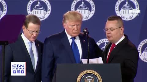 Pastor Brunson's Powerful Prayer with Trump 🙏