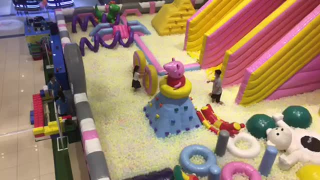 a few minutes to experience the Savico Long Bien ball house