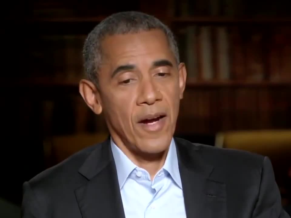 Barack Obama controls the teleprompter