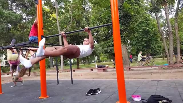 Scaring People at The Gym with Calisthenics #8