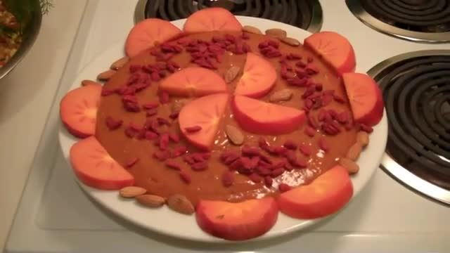 PERSIMMON ALMOND GOJI BERRY PIE RECIPE ~ 60 SECONDS TO RAW FOOD - Jan 18th 2012