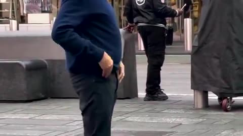 Bill Gates seen in Times Square buying a hot dog
