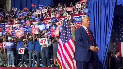 President Trump takes the stage in Johnstown, PA 🇺🇸