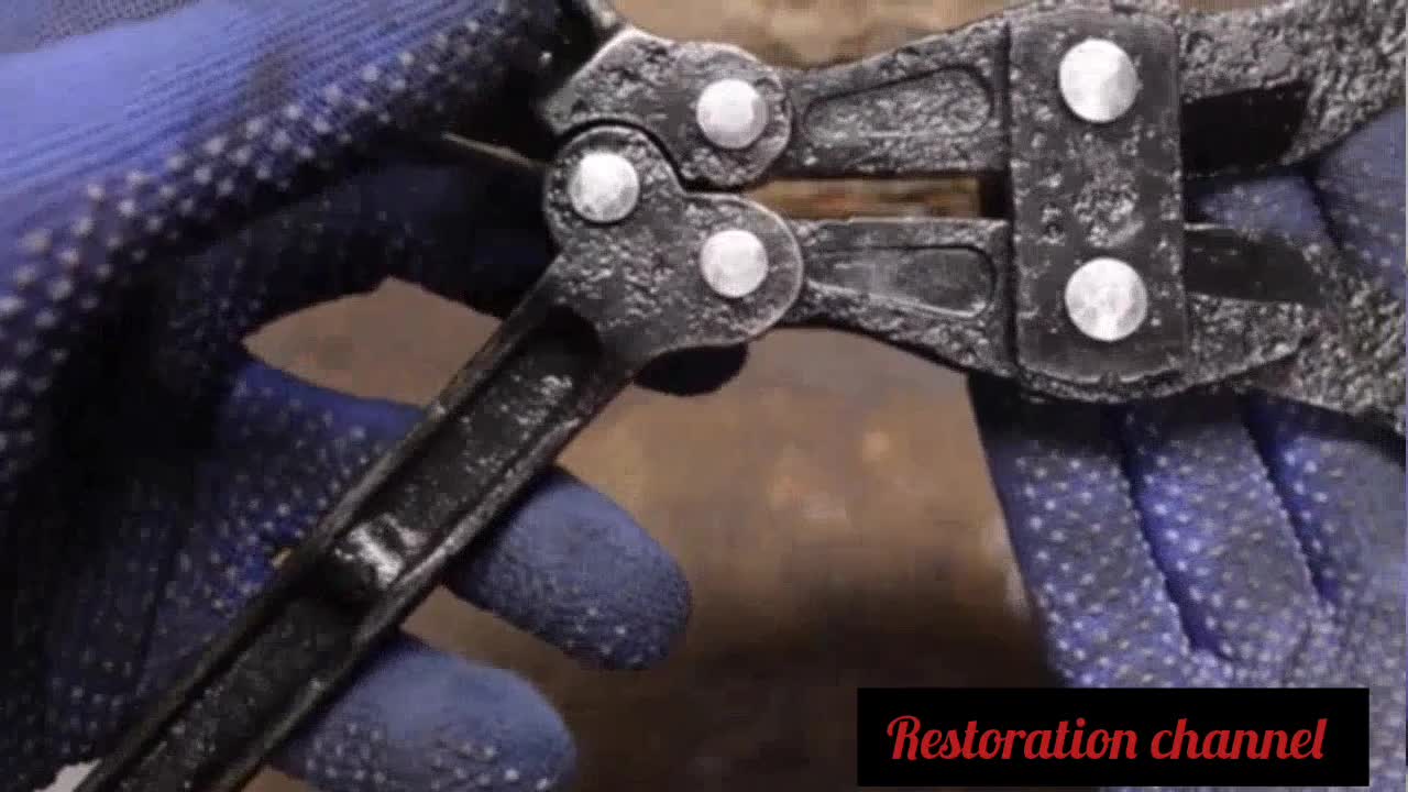 Rusty WW1 Barbed wire cutters restoration.