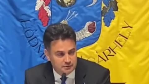 MZP Válaszol Cseri Tamásnak, majd lekapja mind a tíz körméről