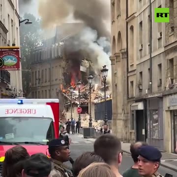 Gas explosion in central Paris