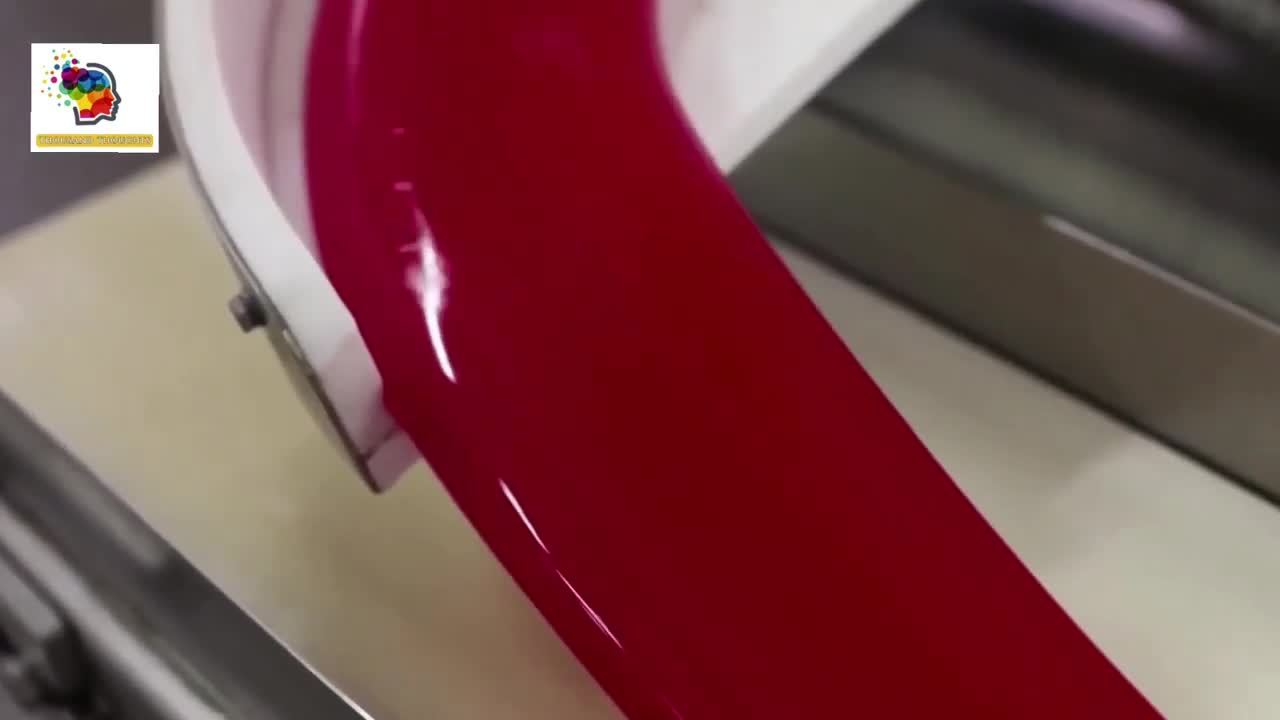 How its made:candy in a factory