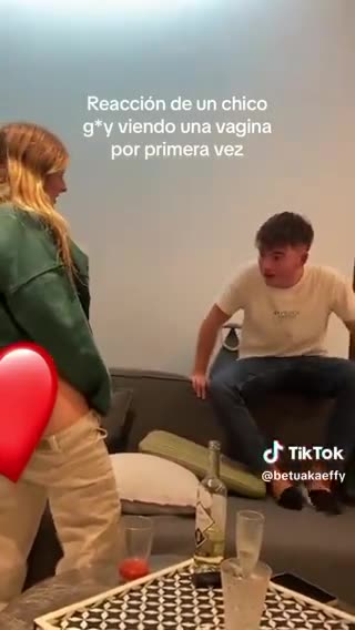 😂A young boy sees a vagina for the first time