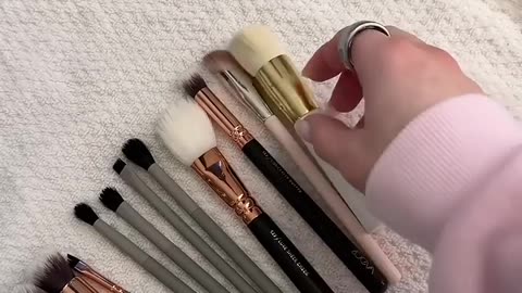 Cleaning My Makeup Brushes 🧴