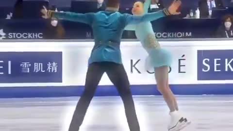Aleksandra Bojkova & Dmitrij Kozlovskij pista sul ghiaccio