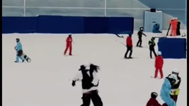 women's skiing