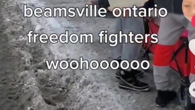 Beamsville Ontario Community Supporting The Truckers 🚚 🛻 🚛 #BearHUG - #NoVaxxPass #NoMandatesEVER #TrudeauMustGO #O'toolMustGO