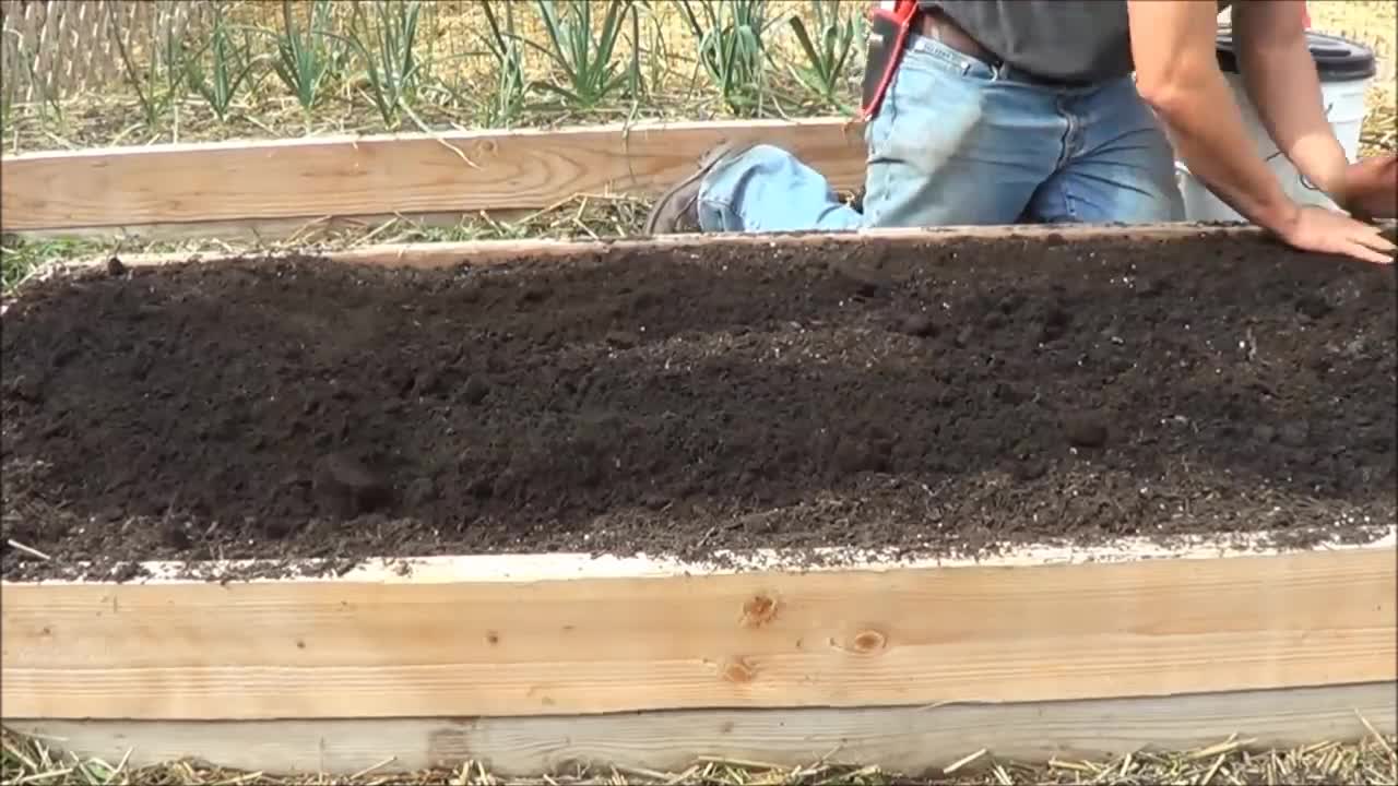 How To Properly Mix Soil For Your Raised Garden Bed