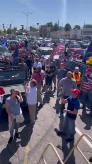 Hundreds of Patriots Gather in New Hampshire to Pray For Trump