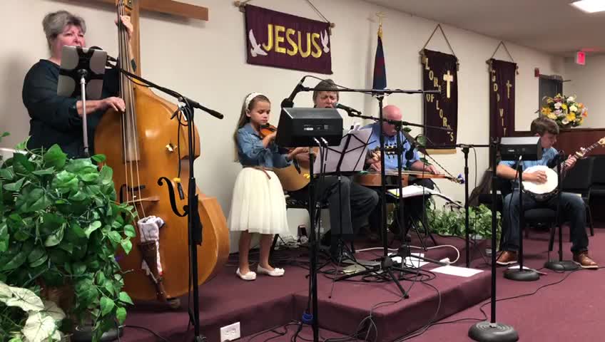 Farther Along (Hymn) - 6 year old Elizabeth Ayres with Rustic Road Crossing