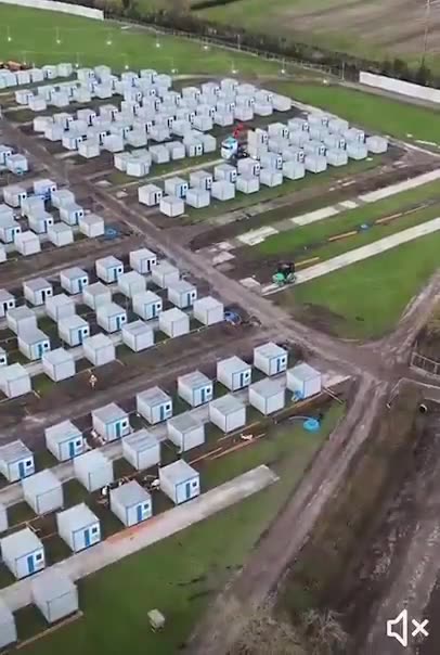 The Irish authorities are building massive camps to welcome migrants into the country.