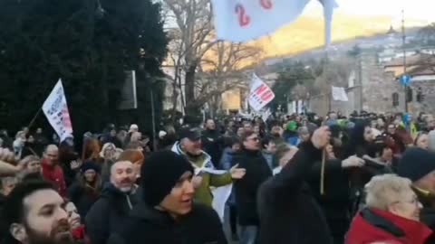 Trento, contro l'apartheid sanitario "salutano" calorosamente Mario Draghi. 22 Gennaio 2022