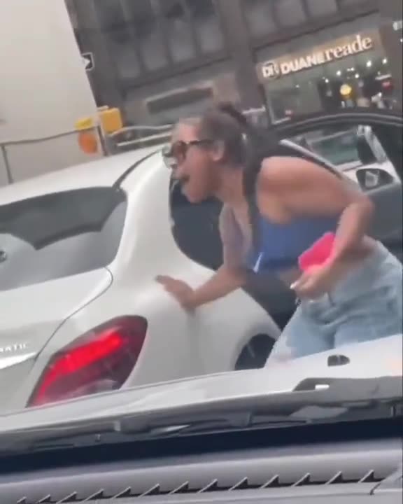 Twerk gone wrong in NewYork