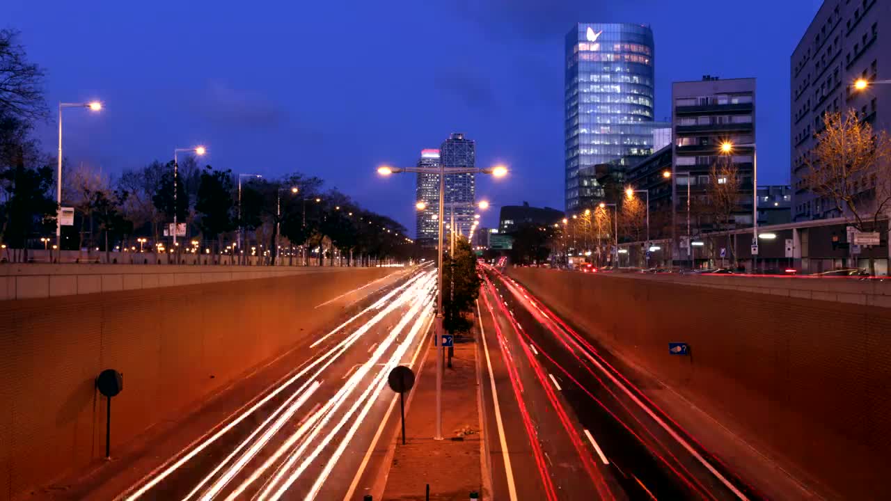 Traffic in an underground tunnel