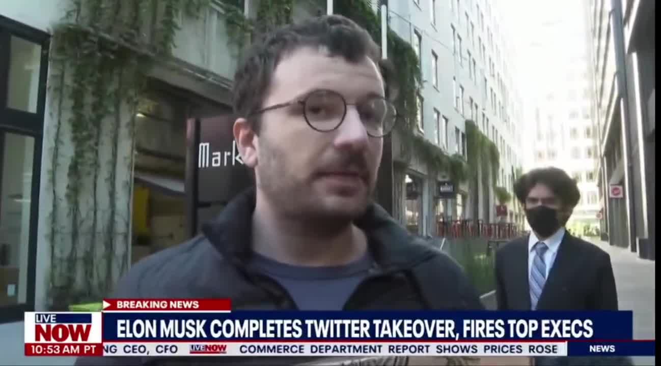 Guy troll media outside Twitter's headquarters pretending to be a fired software engineer