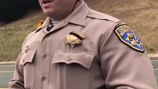 T.y.r.ant Cop Pulls G.u.n During Traffic Stop.