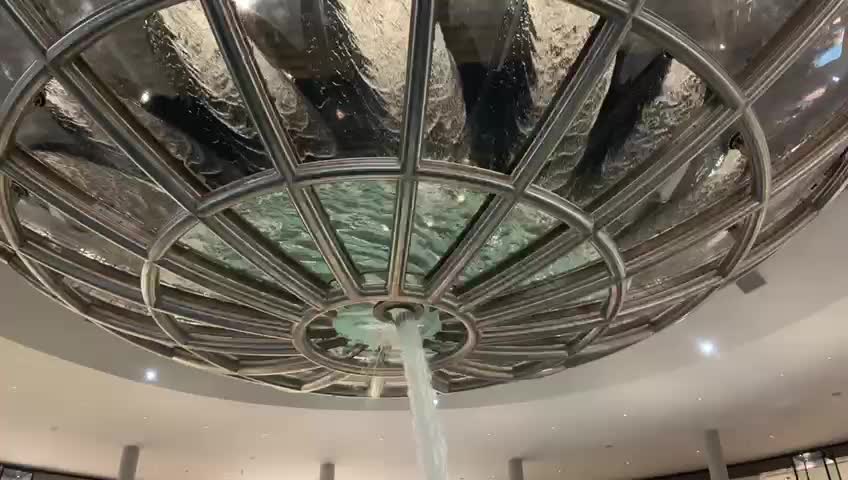 Astonishing mall has water fountain in the sky