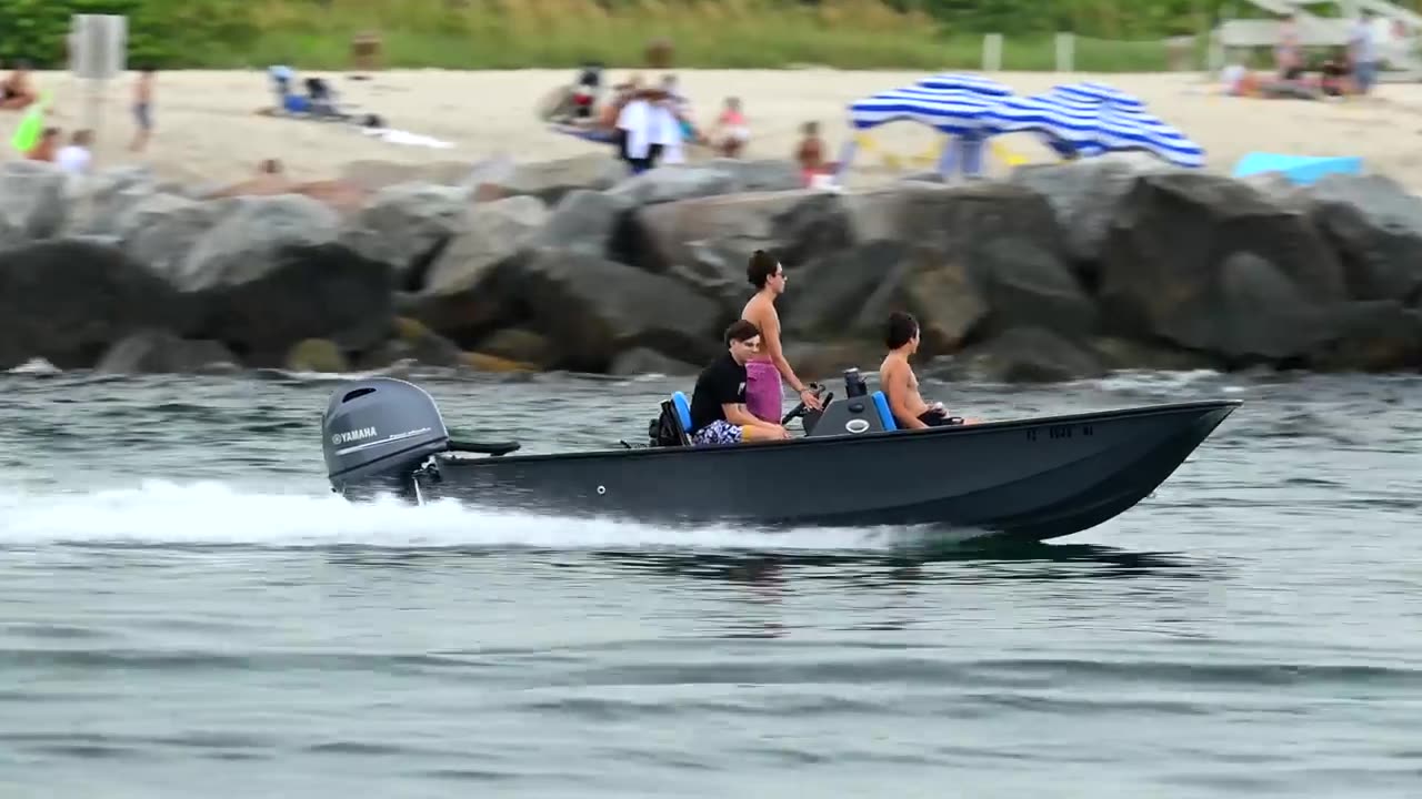 NOT HER FIRST RODEO! BAD GIRLS AT HAULOVER INLET | BOAT ZONE