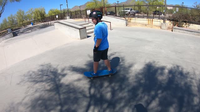 Skateboard basics - push and turn