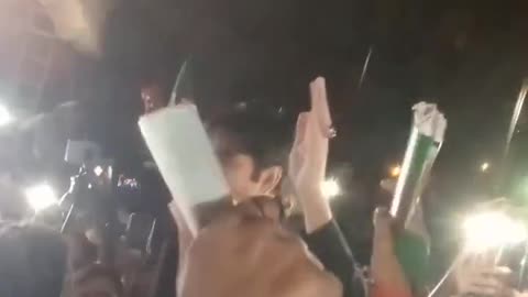 پریس کلب اسلام آباد کے سامنے شیر افضل مروت کے ہمراہ عوام کے پُرجوش نعرے