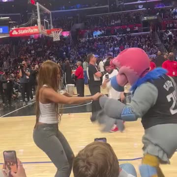 Saweetie Shows Her HUGE Whaletail In Front Of NBA Stadium