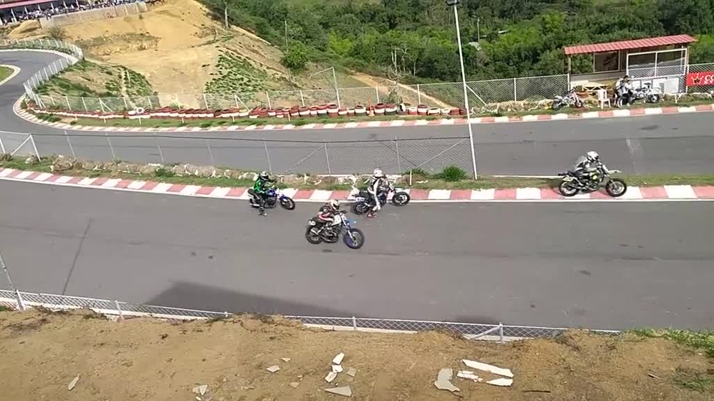 COMO LO LEVANTO ESA MOTO