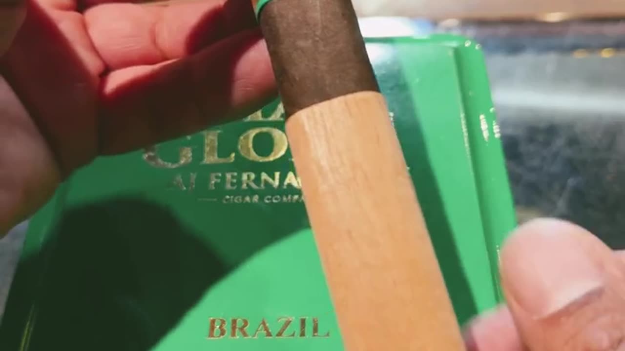 AJ Fernandez Días de Gloria Brazil 6.5x54 Toro #CigarOfTheDay #Short #Cigars #Shorts #Cigar