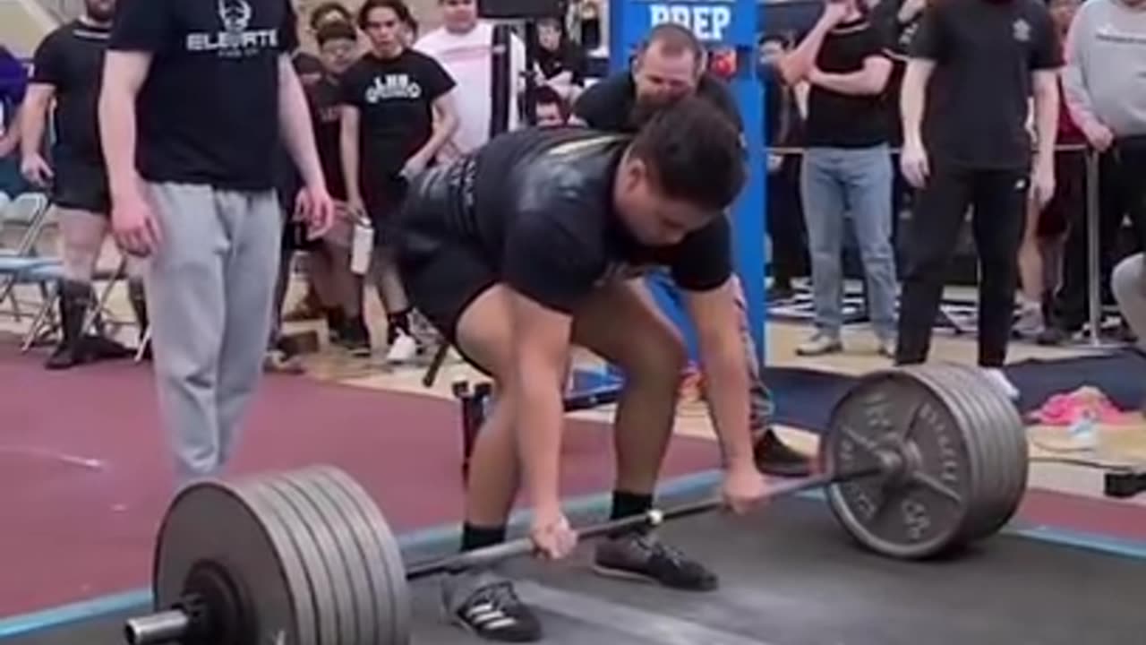 High Schooler deadlifts RECORD 600 Ibs. LEFT IT ALL OUT THERE. 🤯😱 #shorts