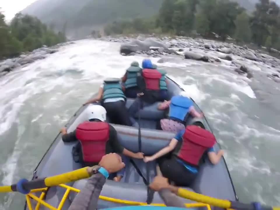 dangerous river rafting accident in manali river