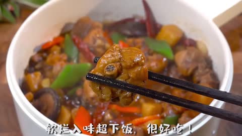 At home in the evening, I cooked a pot of stewed chicken, which was simple and convenient