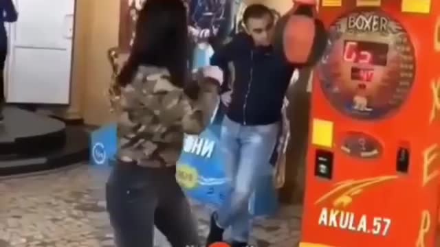 This Girl accidentally punched her boyfriend🤣