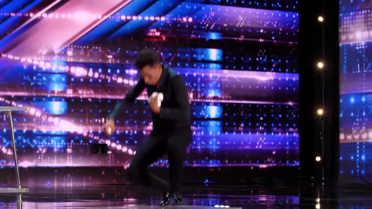 ergio Paolo Showcases His Expert Juggling Skills - America's Got Talent 2021.mp4