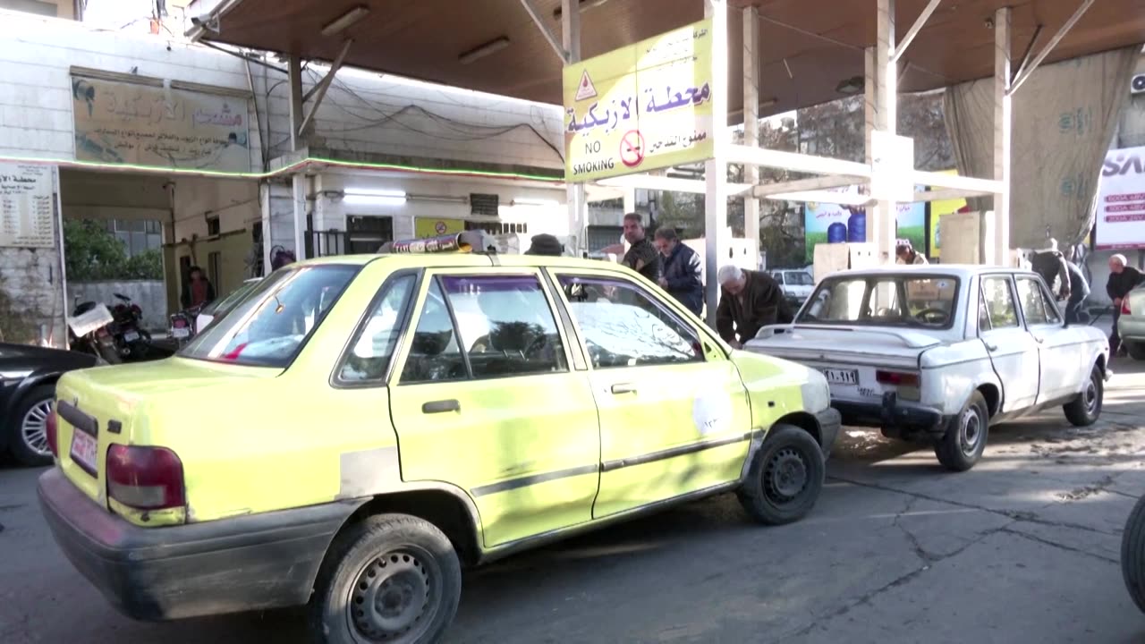 Syrians in Damascus struggle for fuel