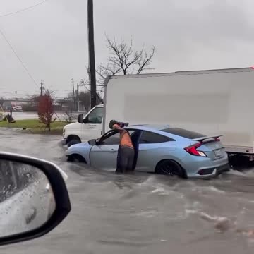 Texas: Heavy rainfall causing flooding in some areas of Dallas this morning